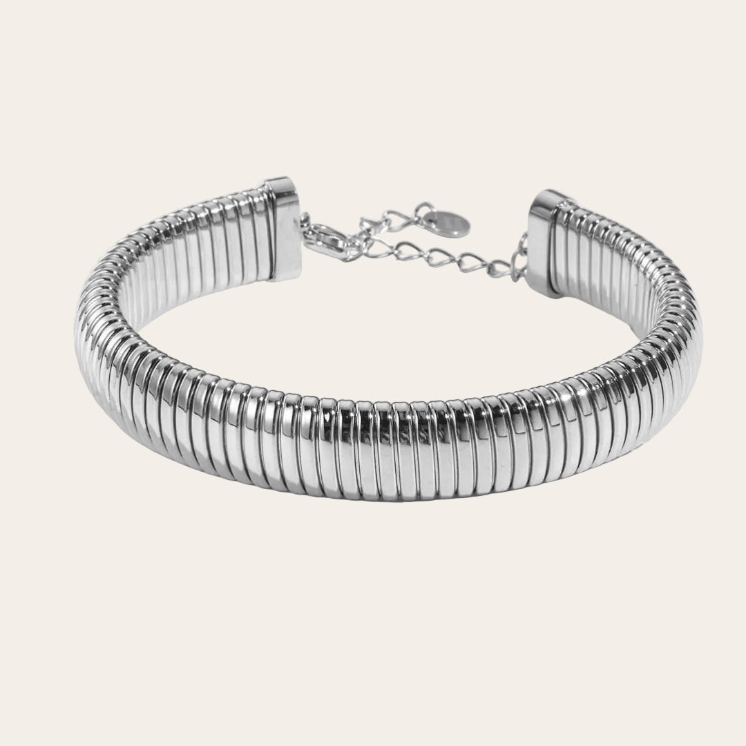 Brazalete Rígido Tubular “Muelle” – Acero con Baño en Platino (Brillo Espejo)