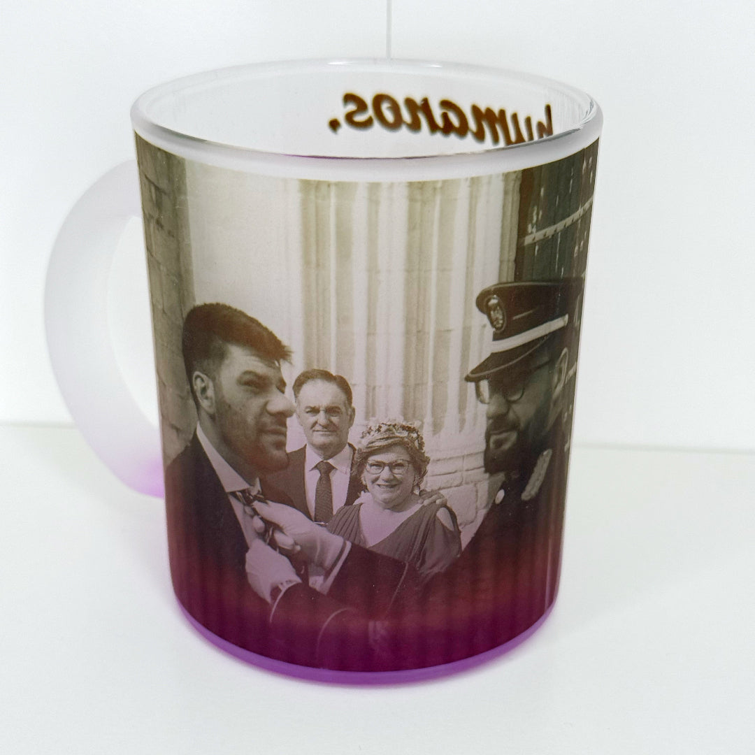 Taza personalizada con foto y diseño en cristal esmerilado color lila