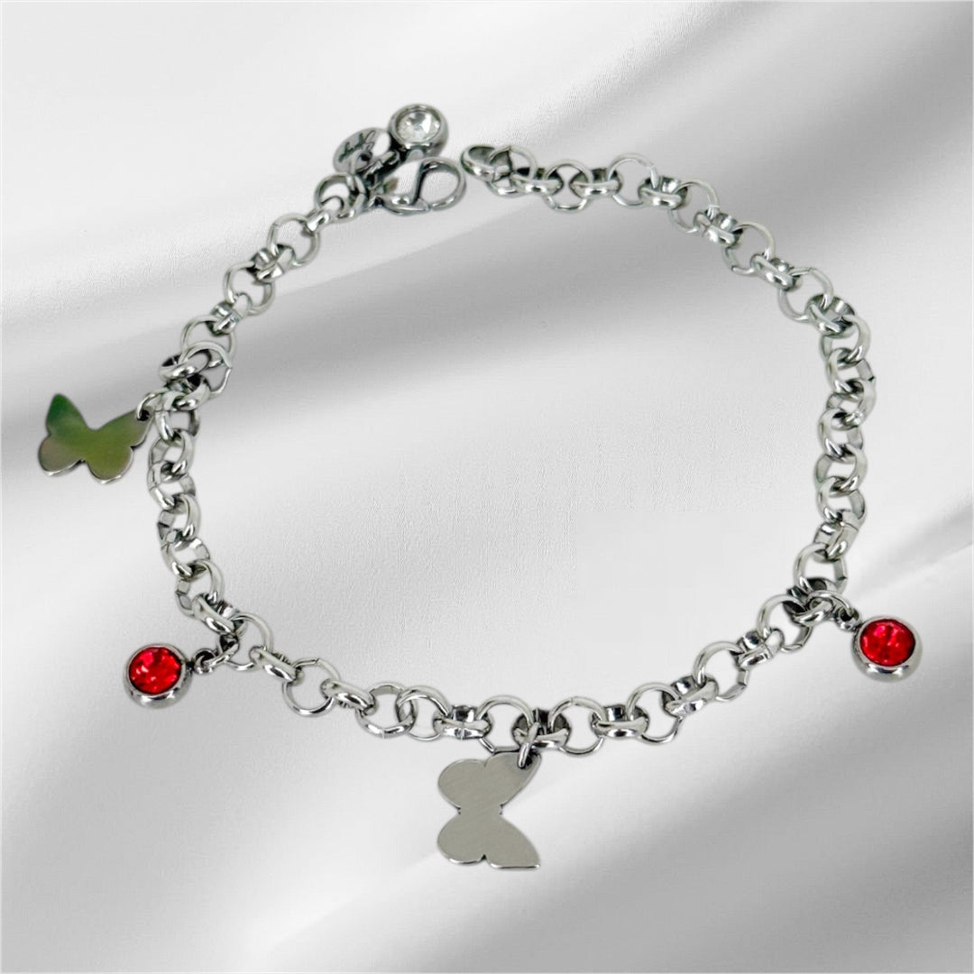 Pulsera de acero con dijes de mariposa y circonitas rojas personalizable