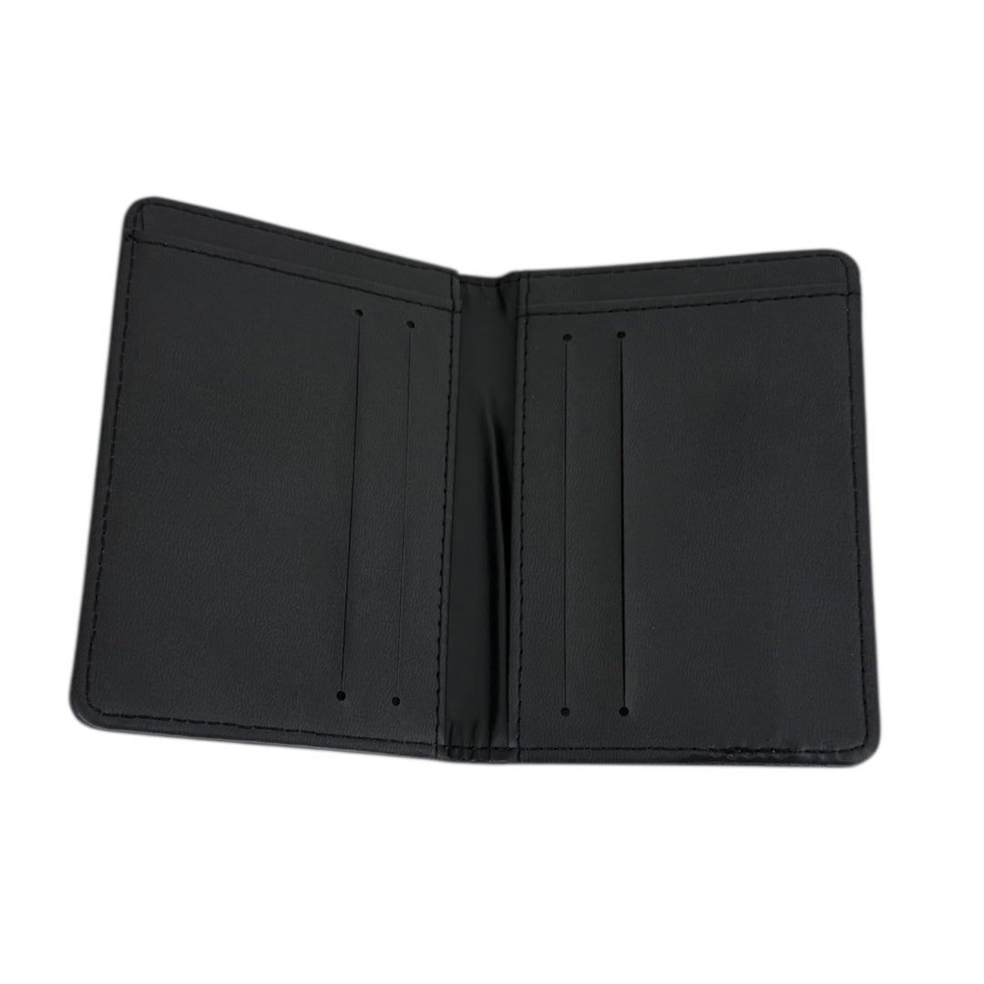 Interior del tarjetero con ranuras para tarjetas