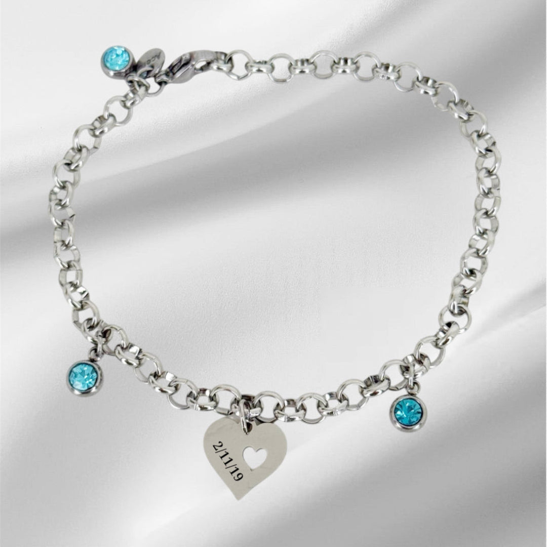 Pulsera personalizada de acero con colgante corazón grabado y circonitas azul turquesa – Sfinge Joyas