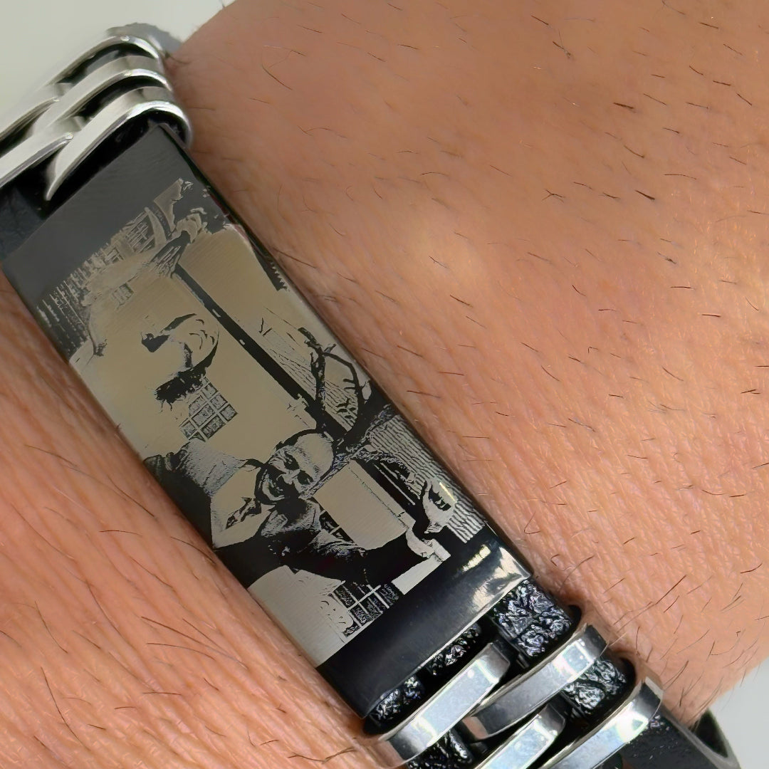 Pulsera de Cuero Personalizada con Fotograbado – Emoción y Estilo en tu Muñeca