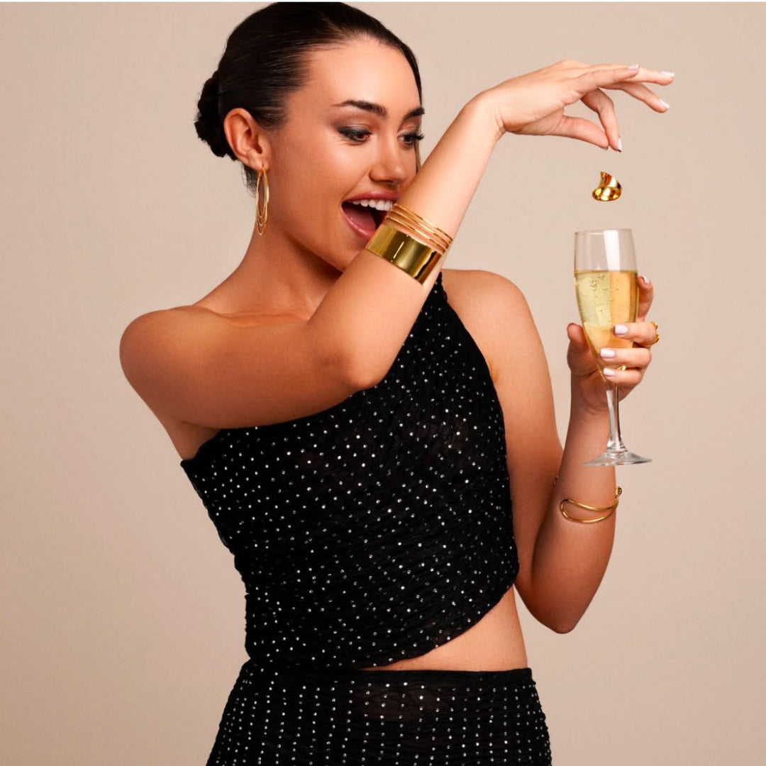 Brazalete de Acero 18K con Hilos - Elegancia y Diseño Moderno