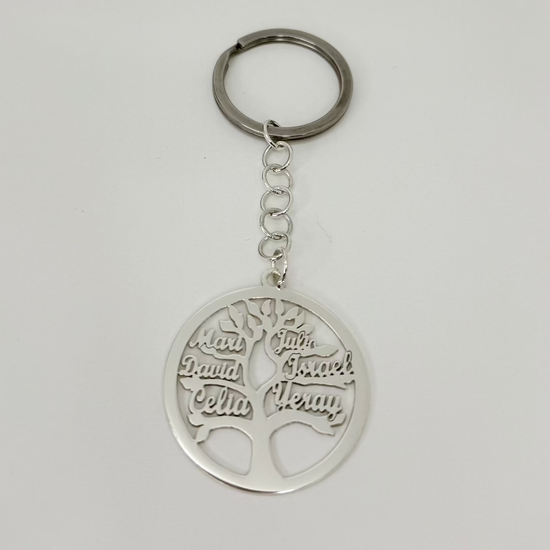 Llavero de Plata Personalizado | Grabado con Nombres Especiales – Regalo Elegante