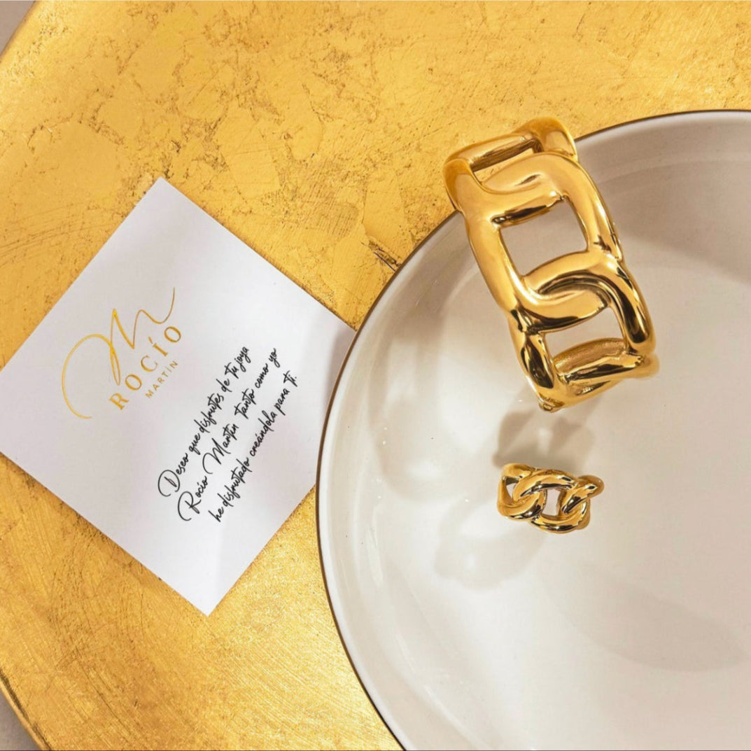 Brazalete de Acero Chapado en Oro 18K – Diseño de Eslabones