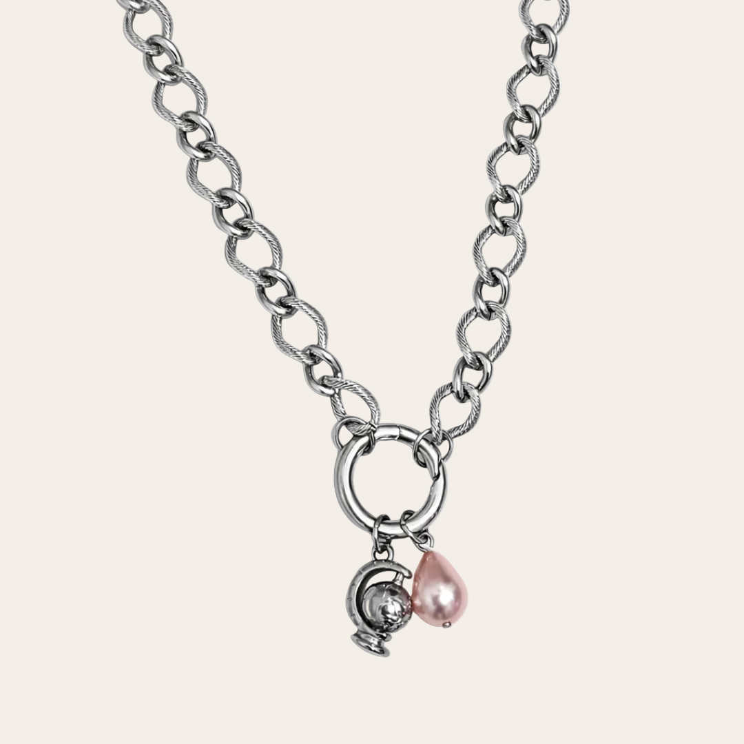Detalle gargantilla torsionada con aro para charms Sfinge Infinity