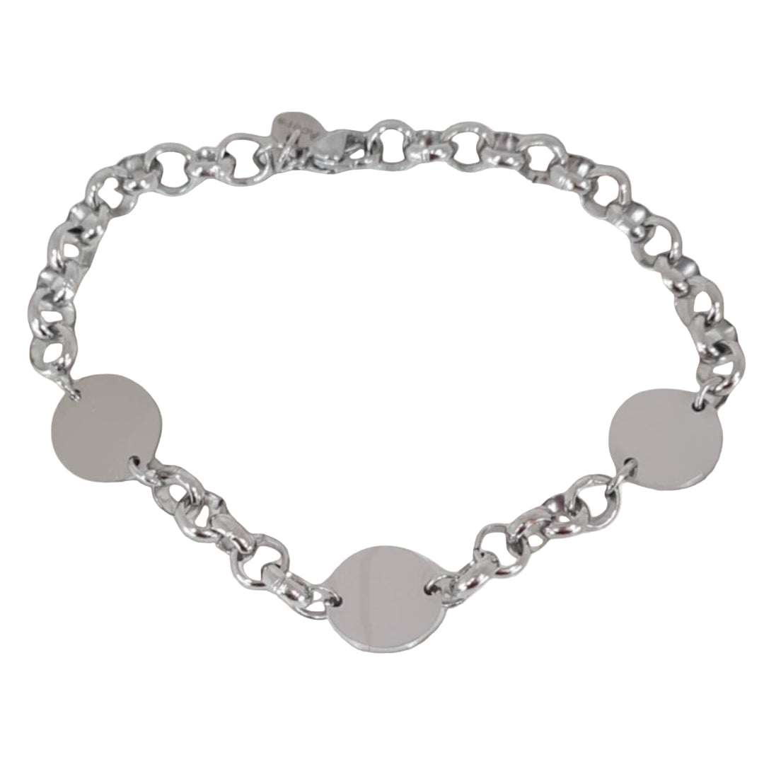 Pulsera personalizada para mujer con chapitas de acero, ideal para grabar nombres o símbolos especiales.