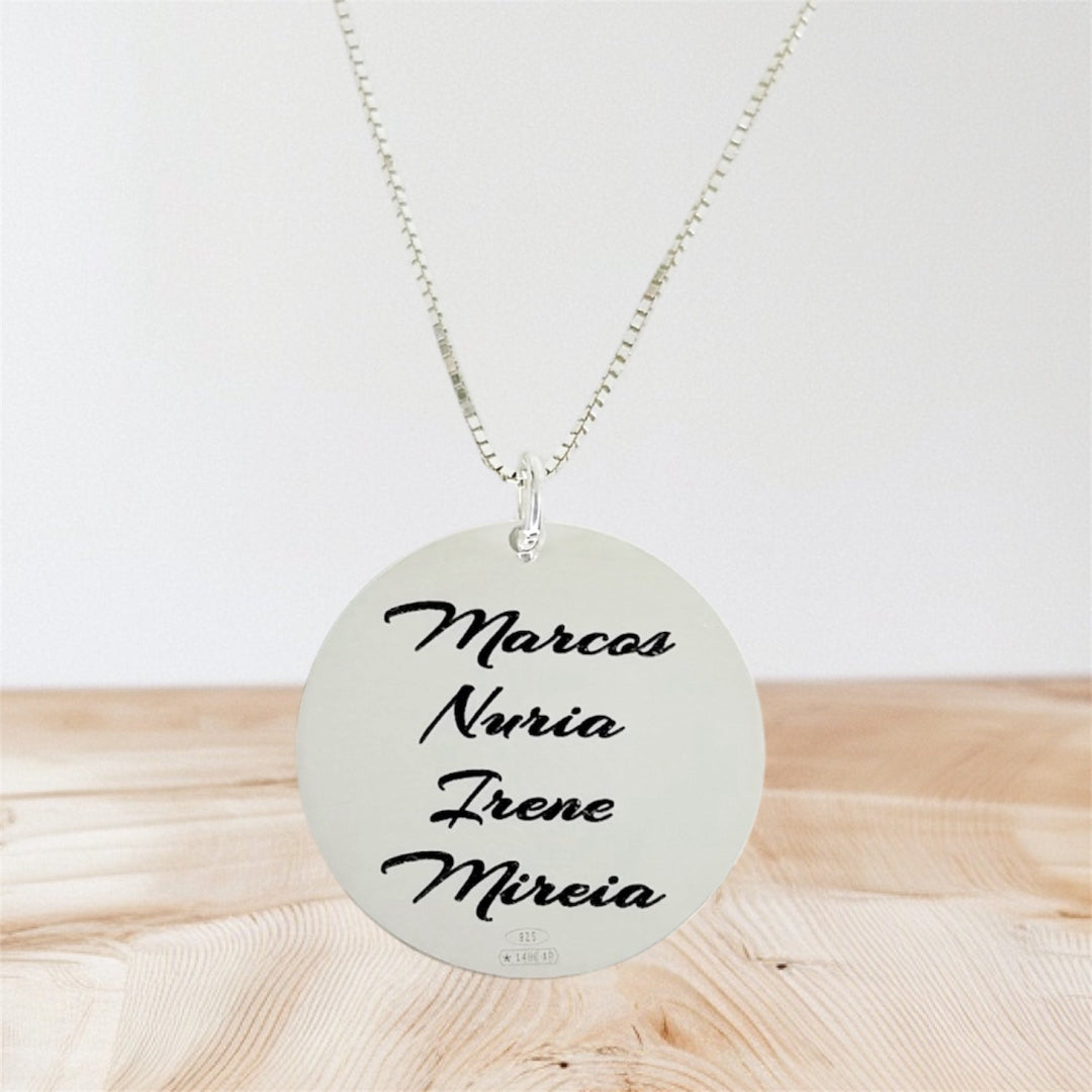 Gargantilla de Plata Personalizada para Abuela – Grabada con Nombres
