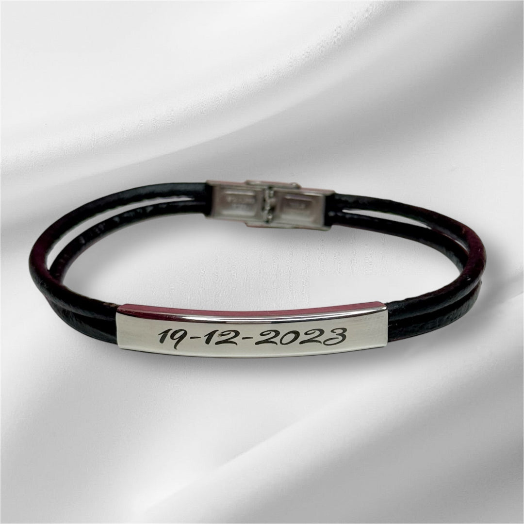 Pulsera personalizada de cuero y acero grabada con fecha – Sfinge Joyas