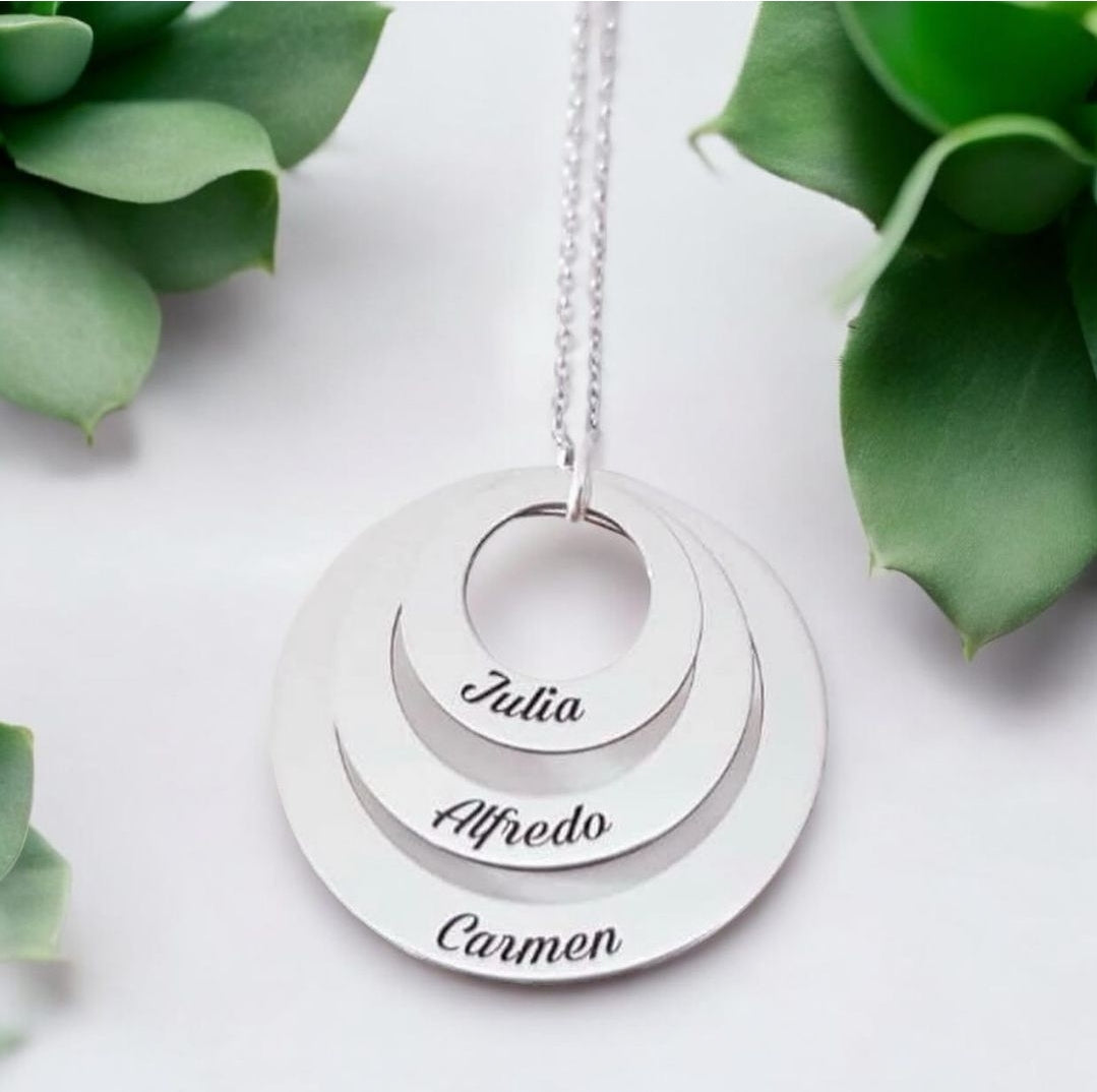 Gargantilla de Plata Personalizada con Nombres – Joya Única y Especial