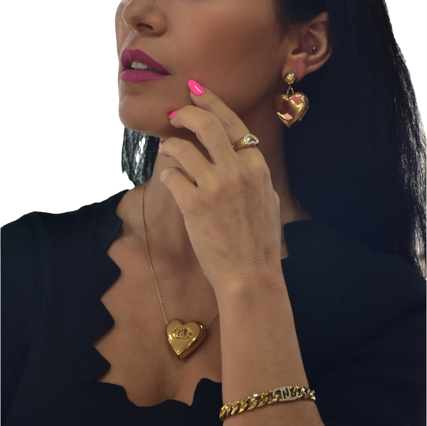 Gargantilla con Colgante de Corazón Ajustable – Elegancia y Versatilidad