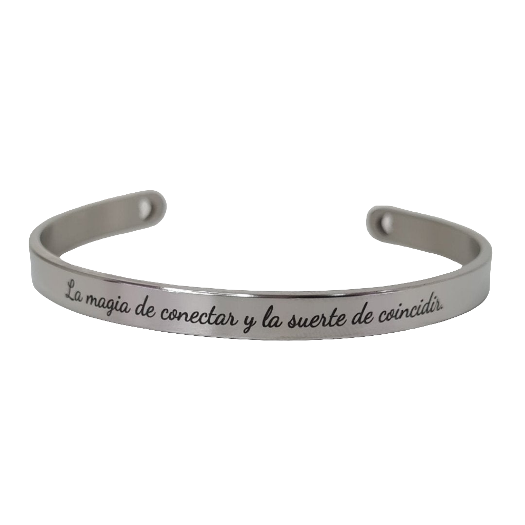 Brazalete plateado personalizado – El detalle que guarda recuerdos