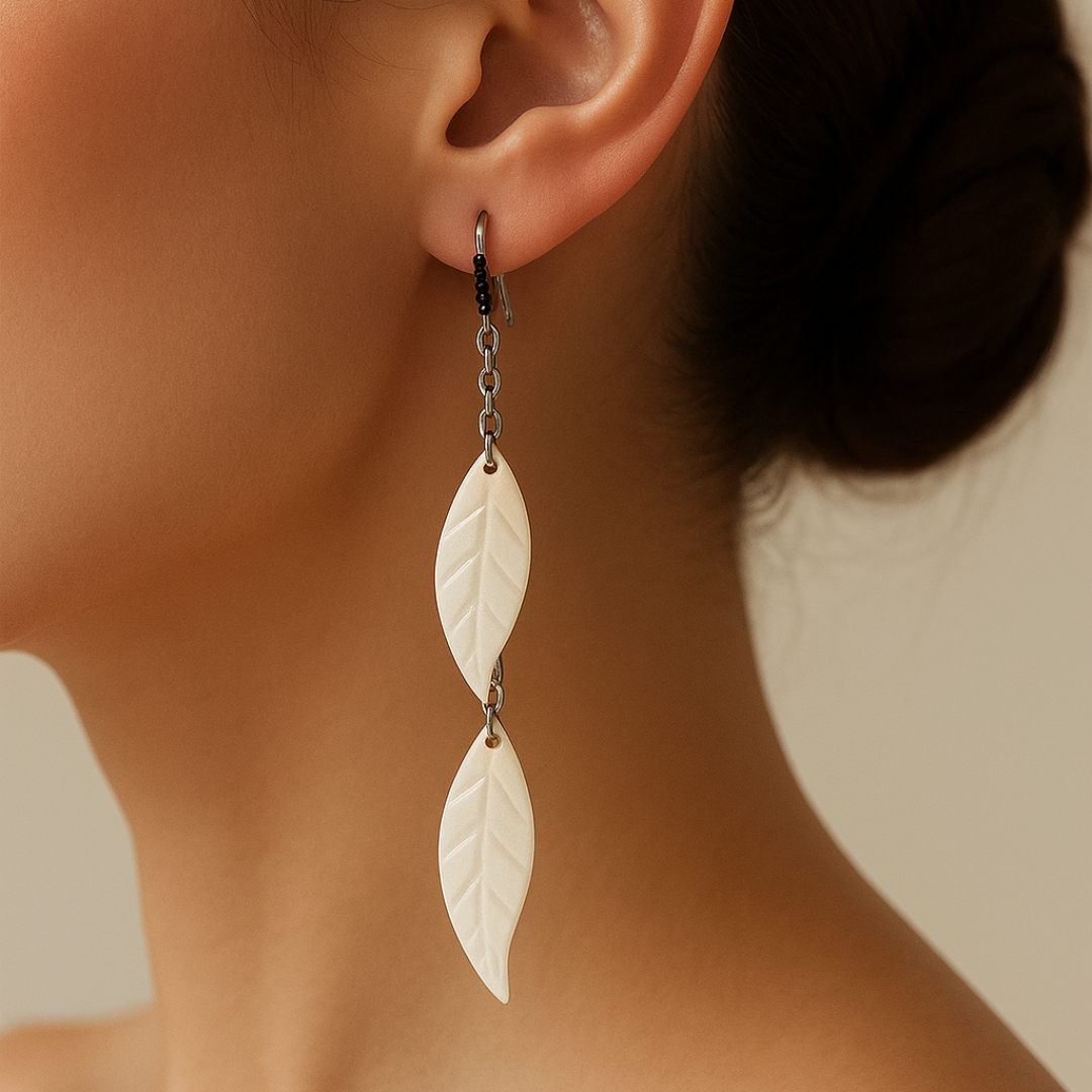 Pendientes hoja de nácar natural largos – Diseño elegante Sfinge 