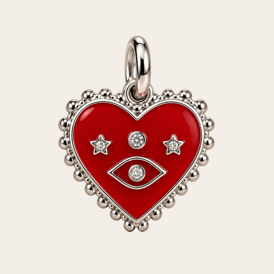 Charm Corazón Guardián rojo con ojo, estrellas y borde de bolitas en acabado plateado.