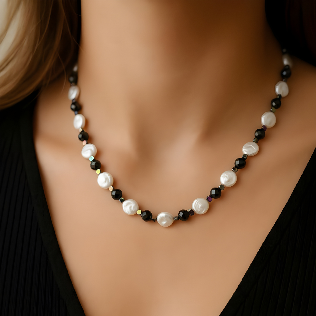 Joya exclusiva Sfinge – gargantilla de acero con perlas y hematita
