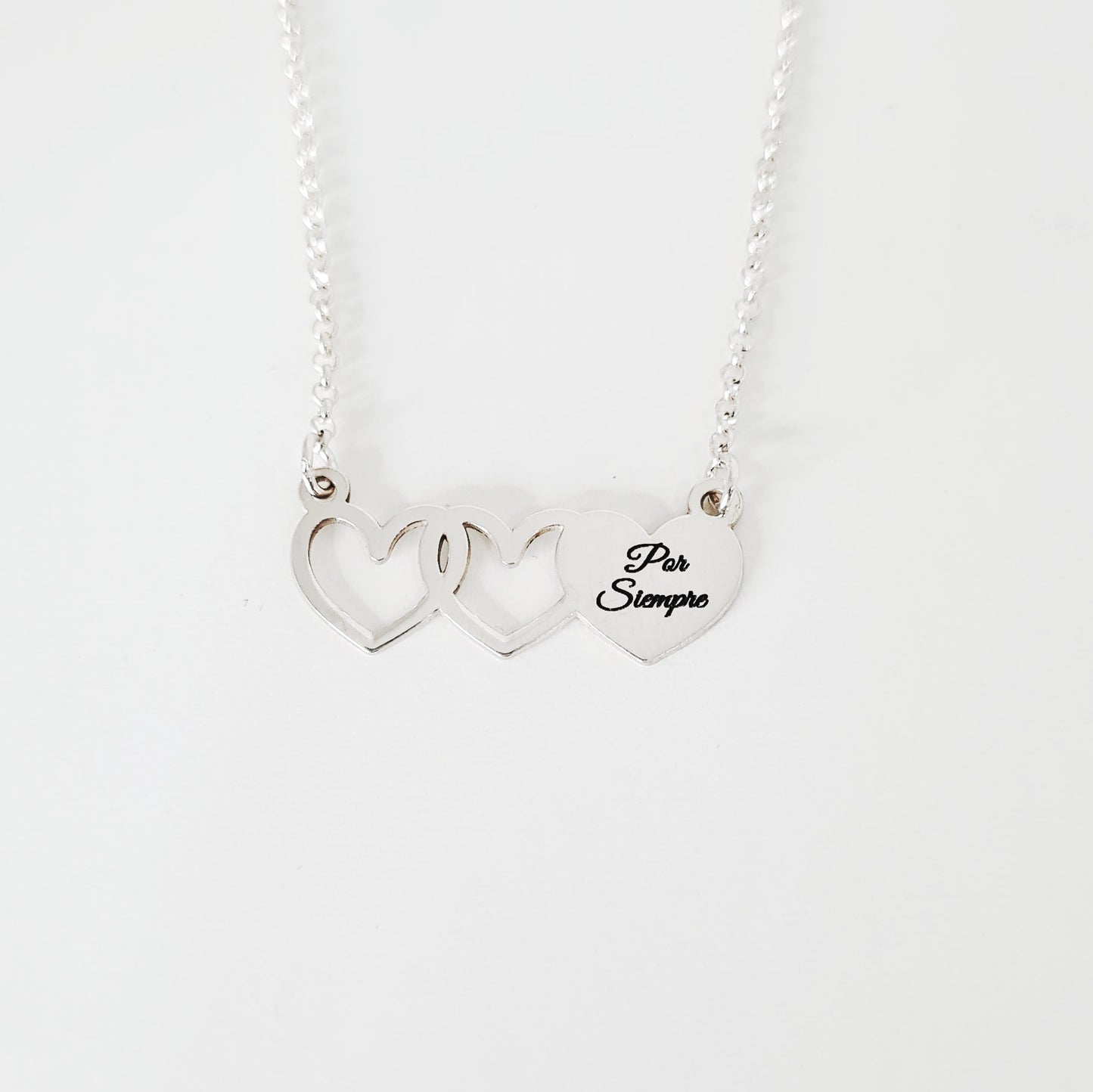 Gargantilla Personalizada de Plata Corazones: Un Regalo Especial