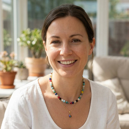 Gargantilla Aura Protectora con cristales facetados multicolor y significado energético