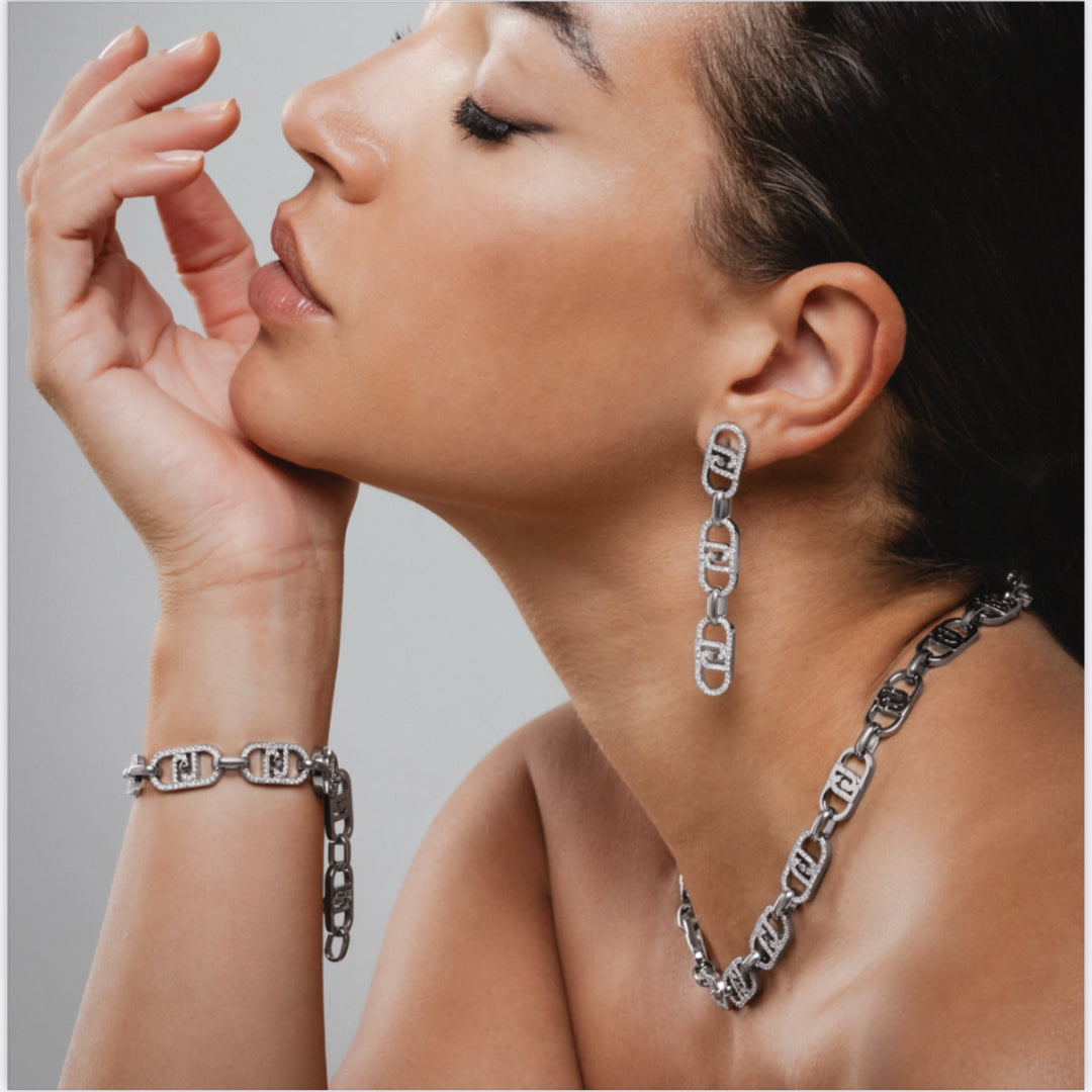 Pendientes largos con monograma