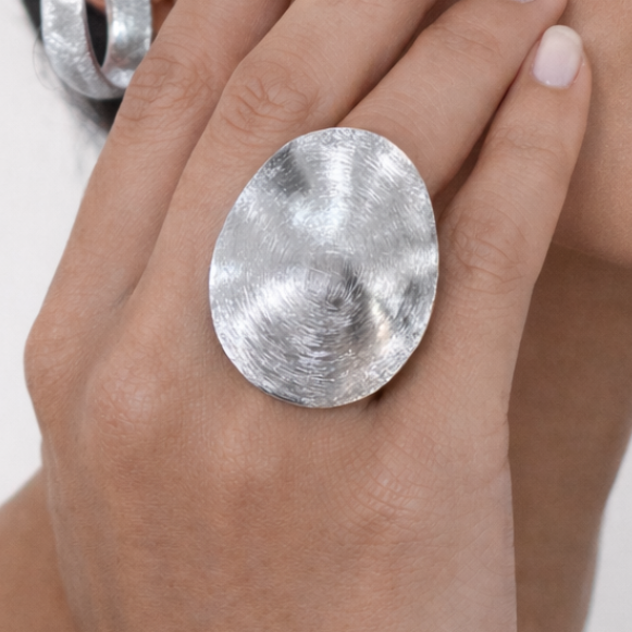 Anillo Mujer con Acabado Satinado – Diseño Actual