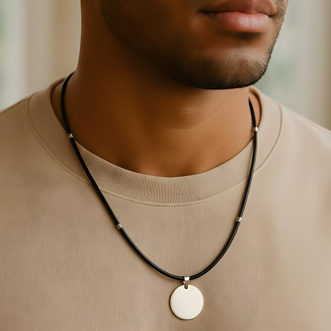 Gargantilla de piel y acero con placa personalizable – Sfinge Joyas