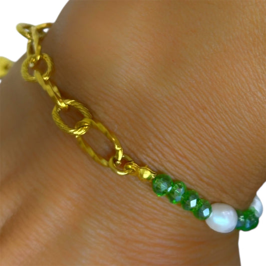 Pulsera Boreal Verde en acero dorado con perlas naturales y cristal facetado