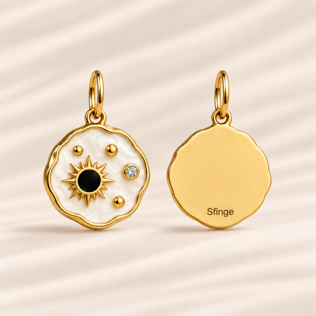 Parte trasera personalizable del Charm Solaris dorado