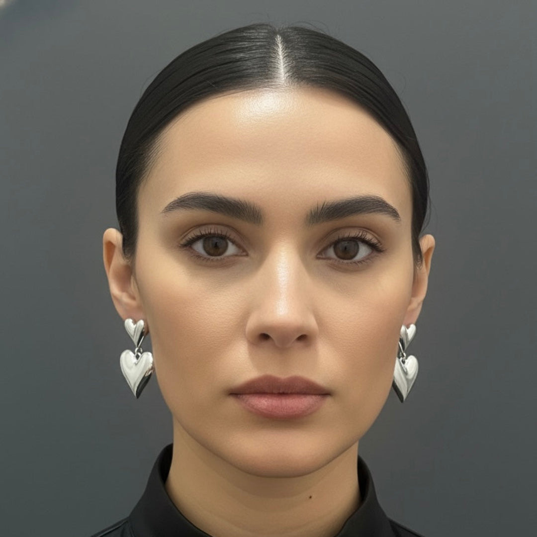 Pendientes Amor en modelo