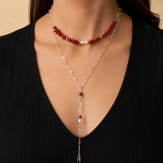 Gargantilla Corbatera de Acero con Coral Rojo y Perla – Marca Sfinge