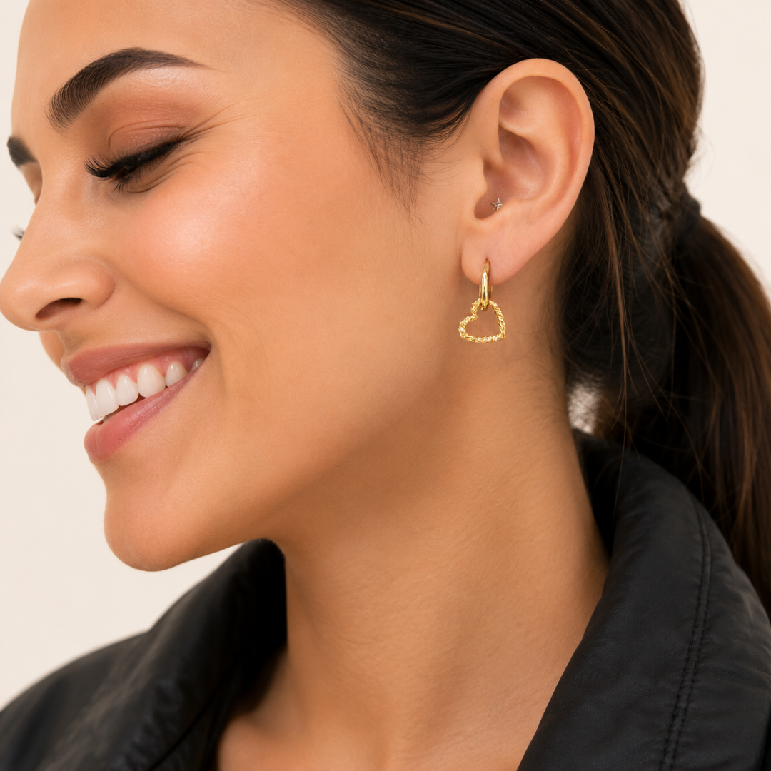 pendientes aro con corazon calado en acero inoxidable dorado de sfinge