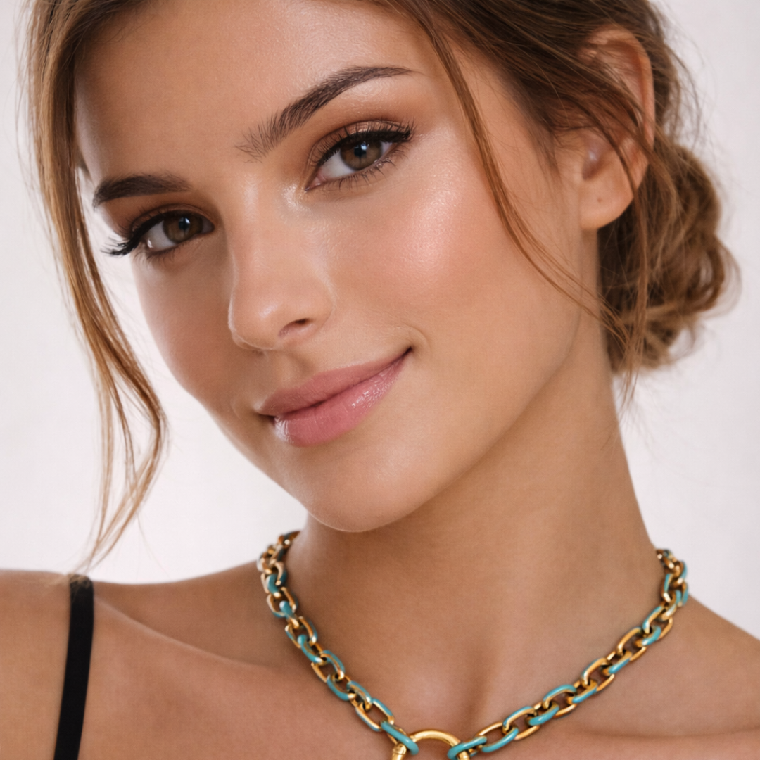 Collar Eslabón Esmaltado Verde Agua en acabado dorado