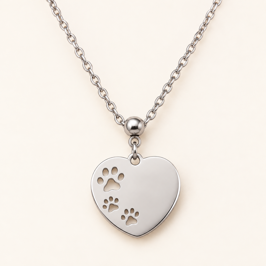Parte trasera personalizable del Collar Huellas del Corazón