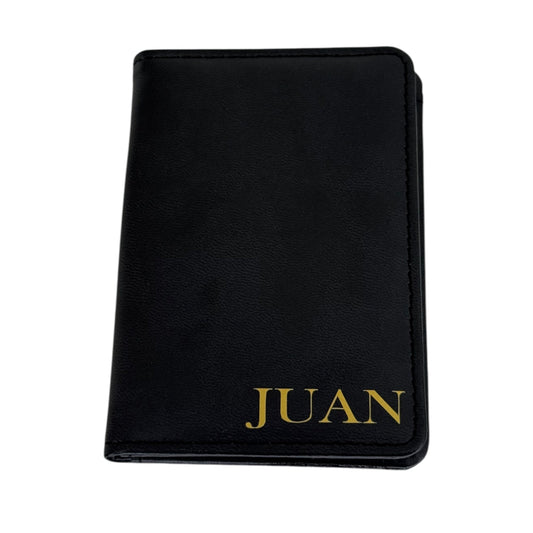 Tarjetero personalizado de polipiel negra con nombre JUAN grabad