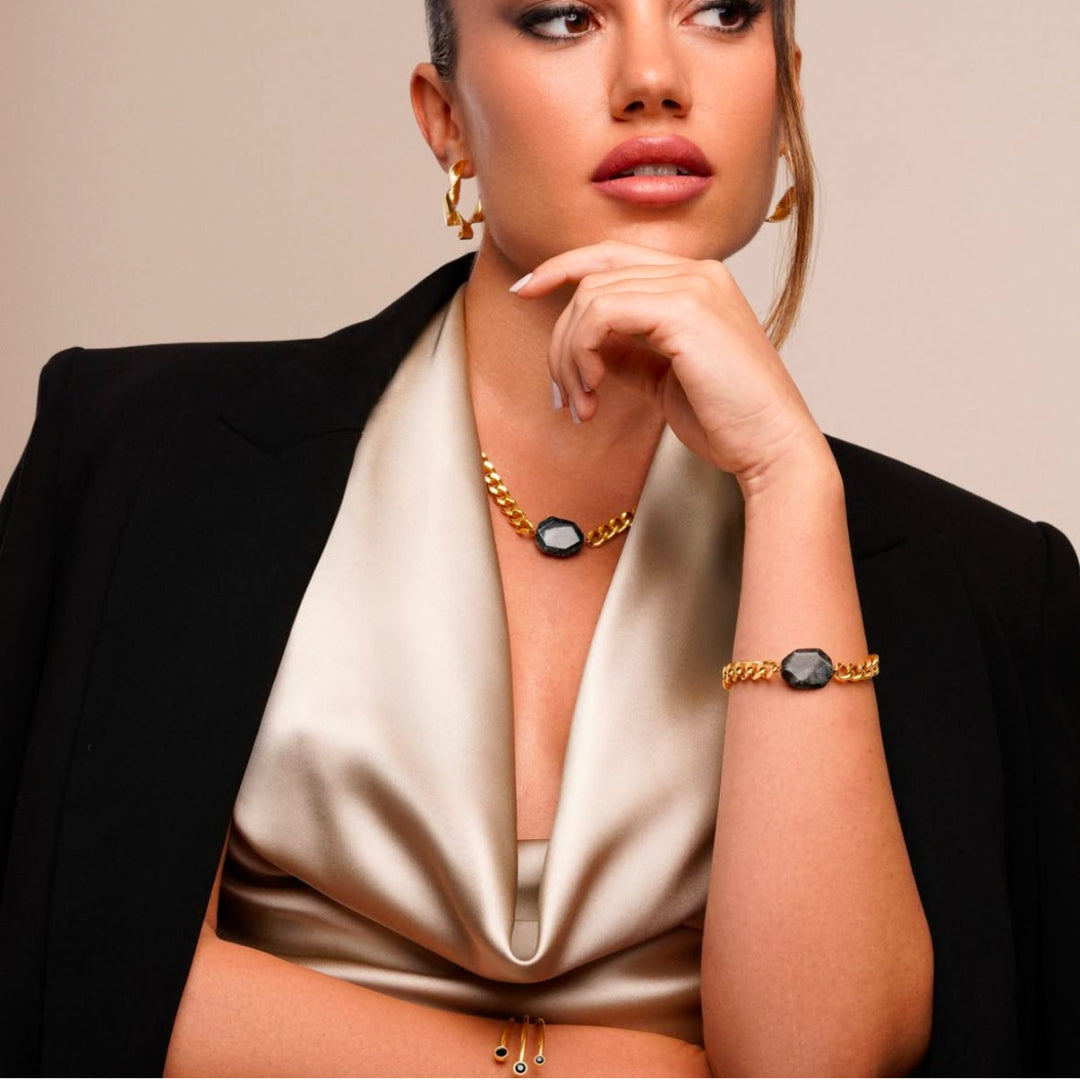 Pulsera de Acero Oro 18K con Labradorita - Elegancia en Diseño Barbado