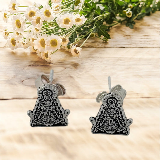 Pendientes de plata personalizados con la Virgen del Rocío – Elegancia y devoción a tu gusto