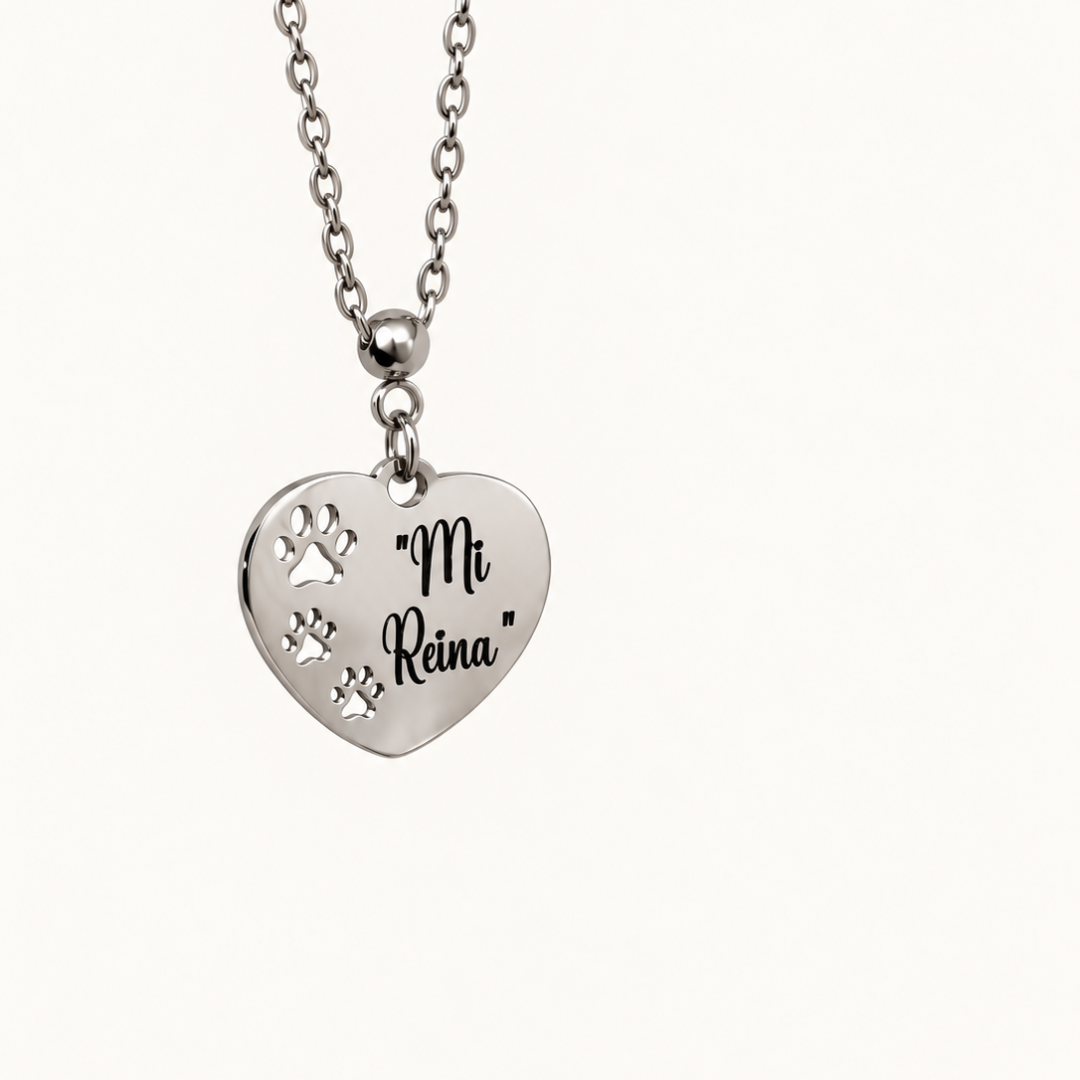 Colgante de corazón con huellas y frase personalizada Mi Reina