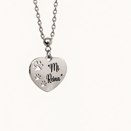 Colgante de corazón con huellas y frase personalizada Mi Reina