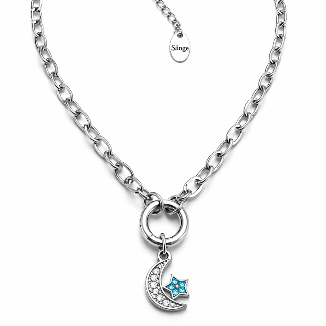 Detalle collar eslabón mini Sfinge Infinity en fondo blanco