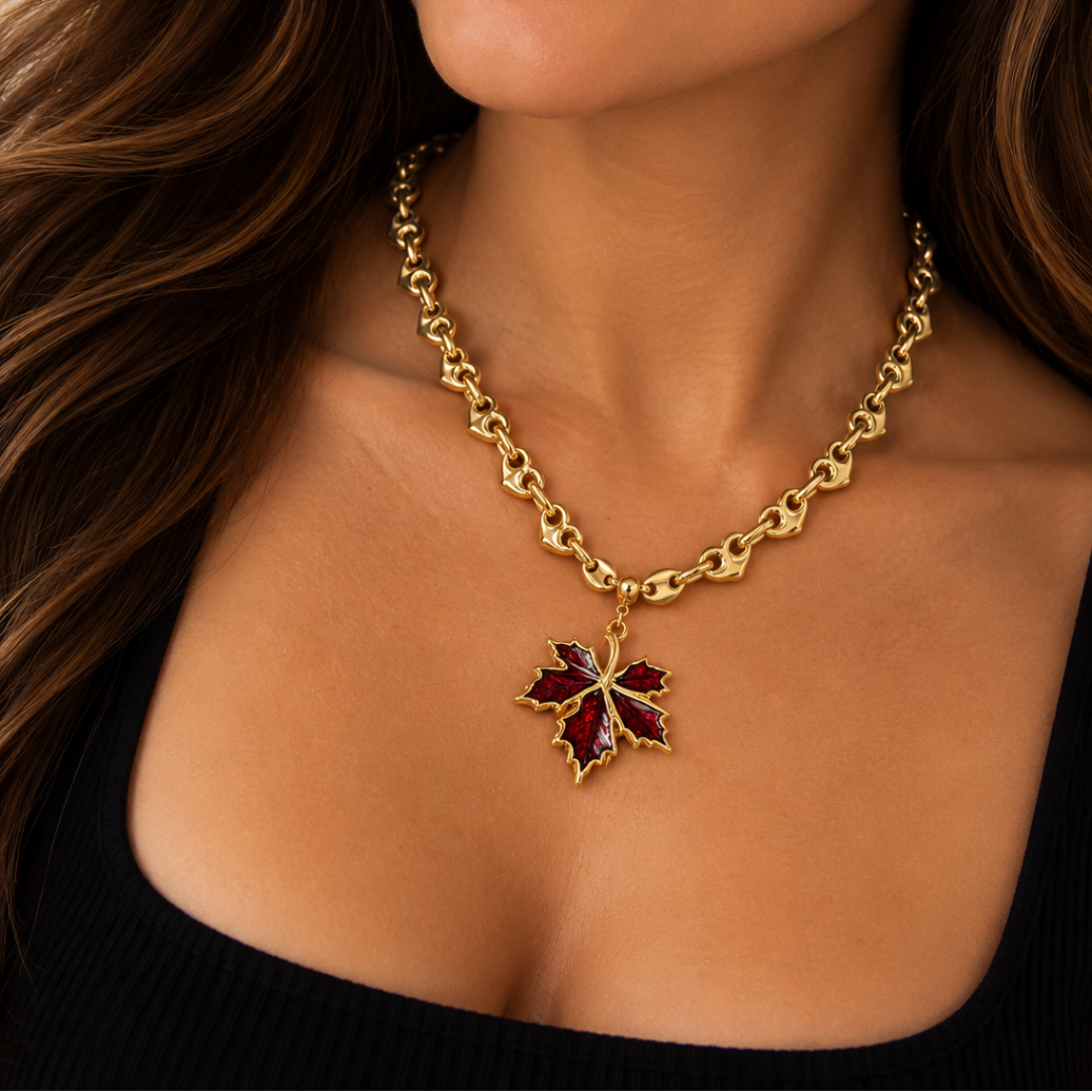 Collar Savia dorado con hoja roja y cadena de calabrote en forma de corazón de sfinge