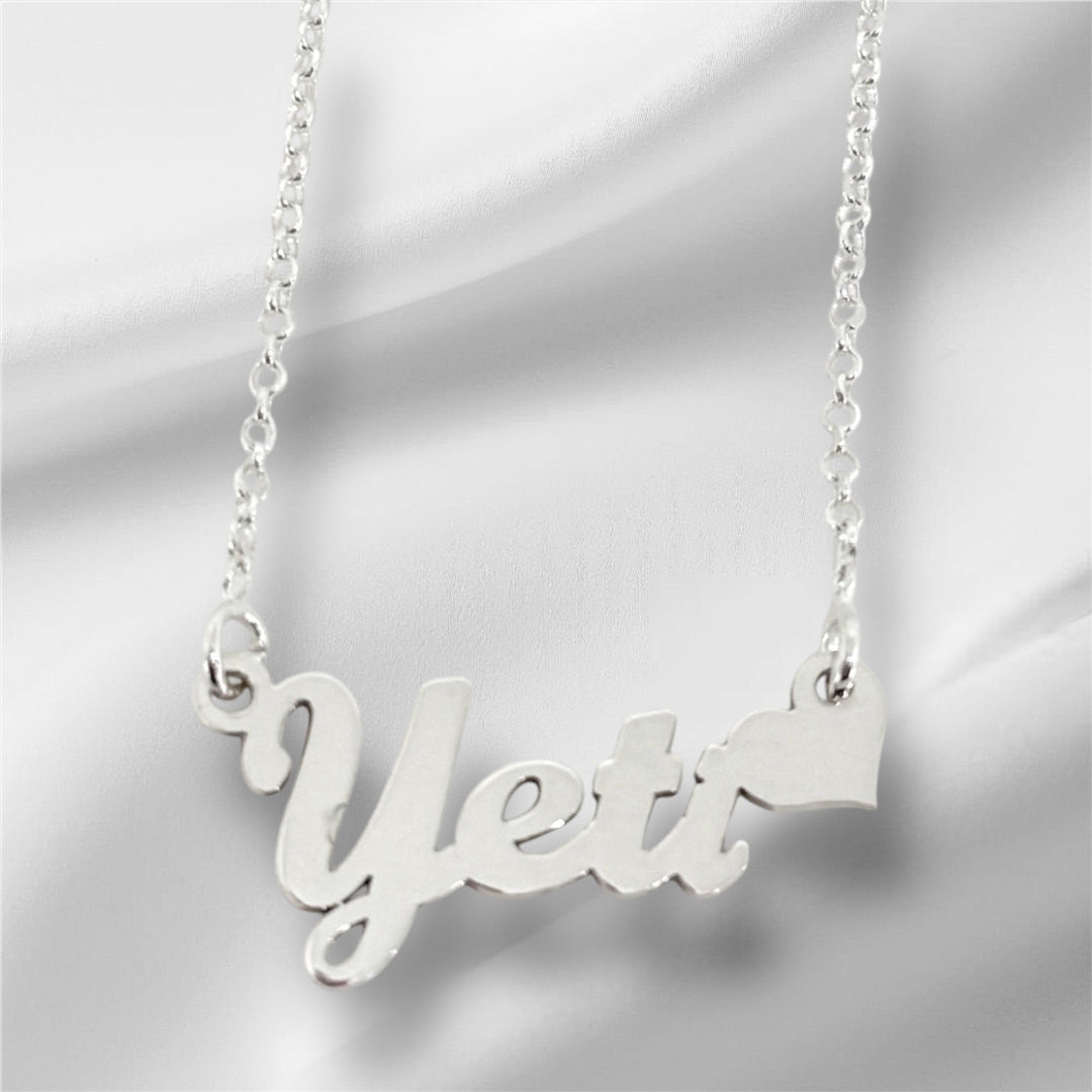 Gargantilla personalizada en plata con nombre y corazón – Elige tu estilo ideal