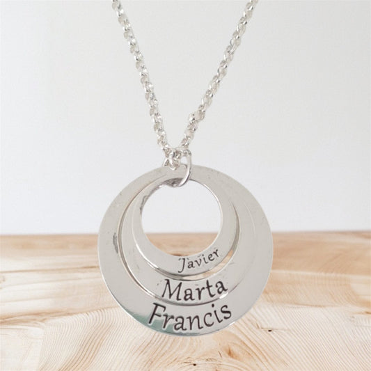 Gargantilla de Plata Personalizada con Nombres – Joya Única y Especial