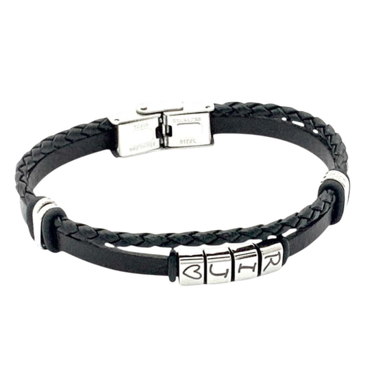 Pulsera personalizada de cuero trenzado negro y acero inoxidable con cubos grabados, diseño unisex de la marca Sfinge.