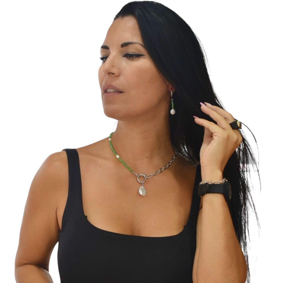 Gargantilla Boreal – Cristal Facetado Verde y Perla Barroca Natural | Sfinge