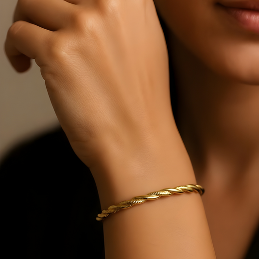 Brazalete articulado dorado en acero Sfinge