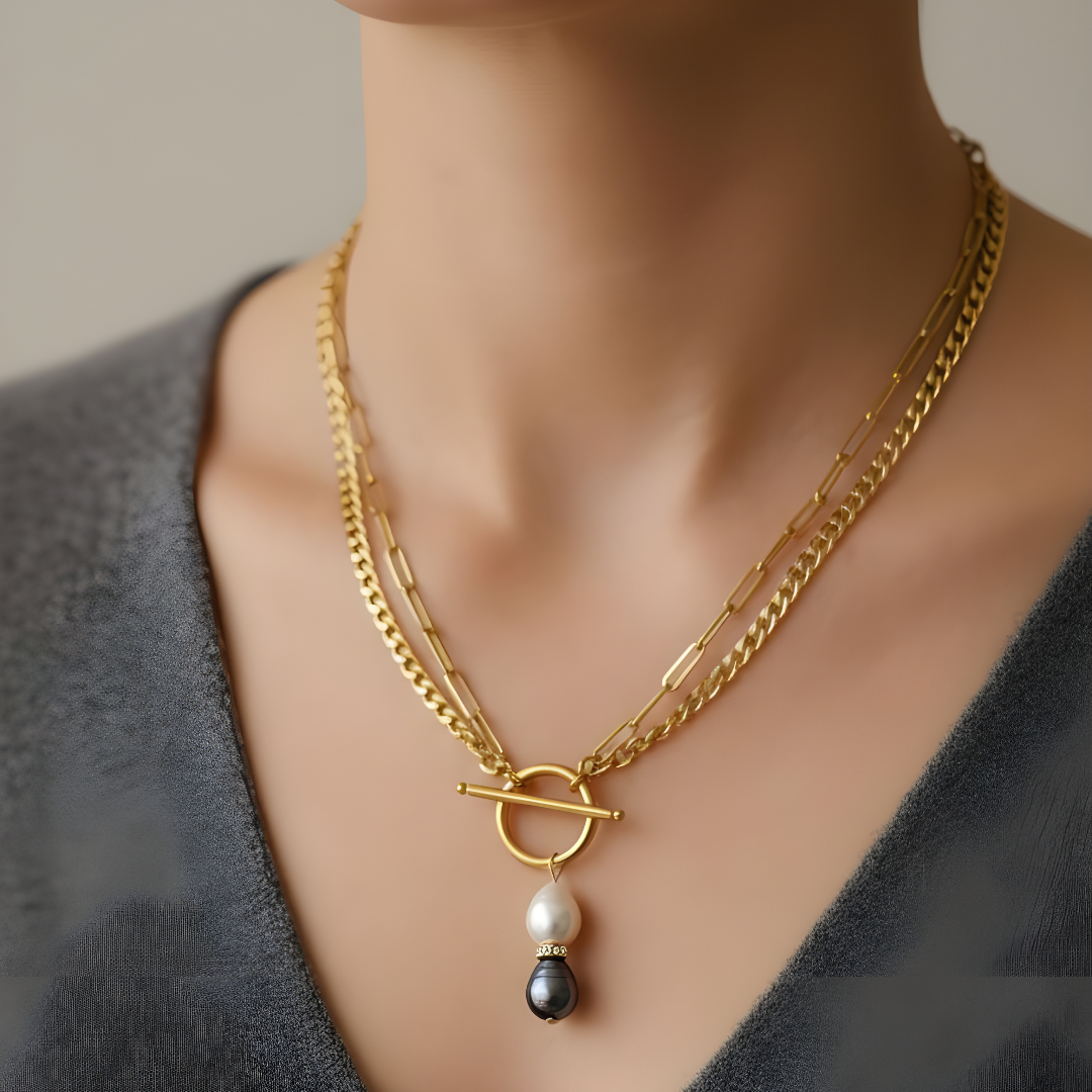 Gargantilla de nácar blanco y negro en acero dorado Sfinge