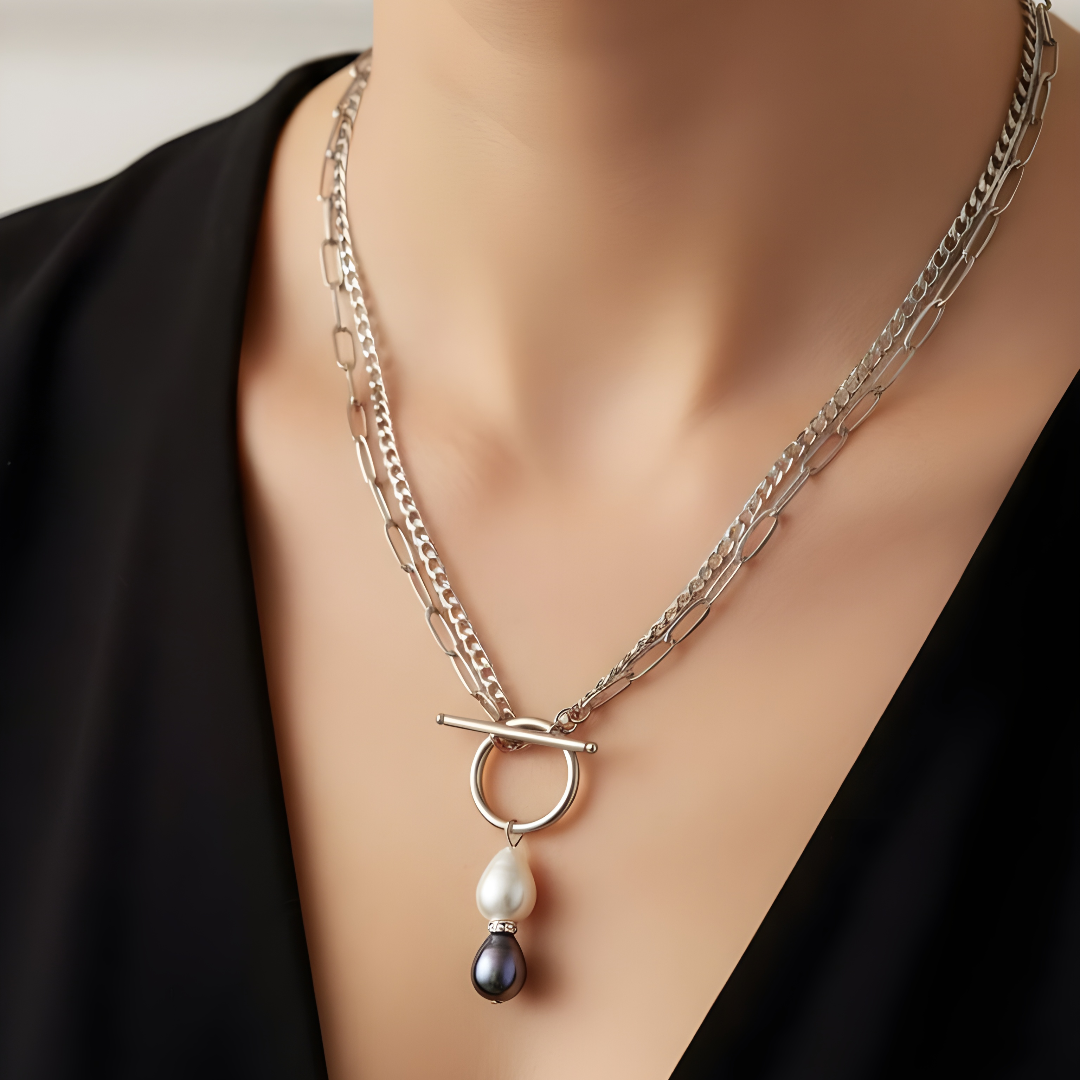 Detalle colgante nácar doble cadena Sfinge