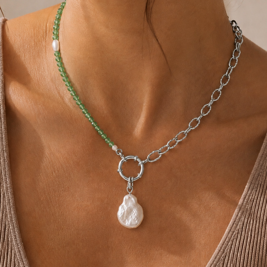 Gargantilla Boreal con cristal facetado verde y perla barroca natural – Sfinge Joyas