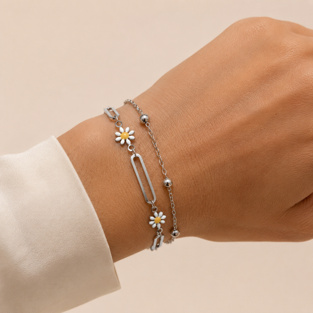 Pulsera doble de acero inoxidable con flores margaritas esmaltadas blancas y centro amarillo Sfinge
