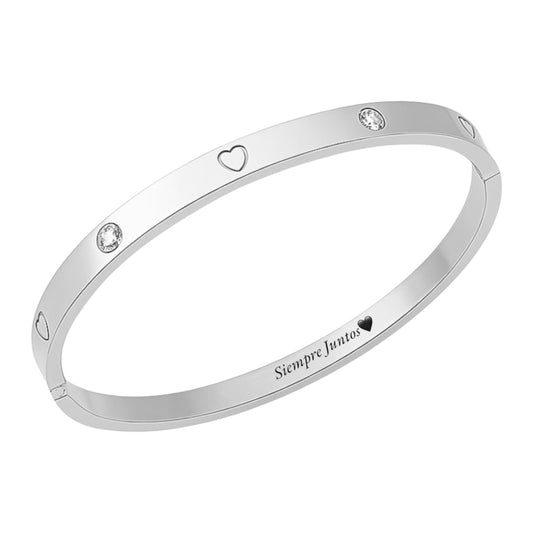 Pulsera plateada personalizada con corazones y grabado de nombre o frase