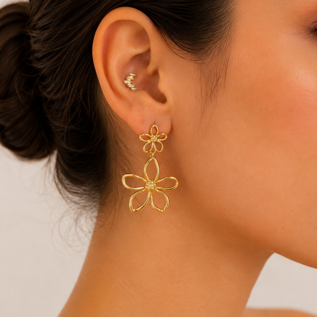 Pendientes florales disponibles en dorado y plateado Sfinge