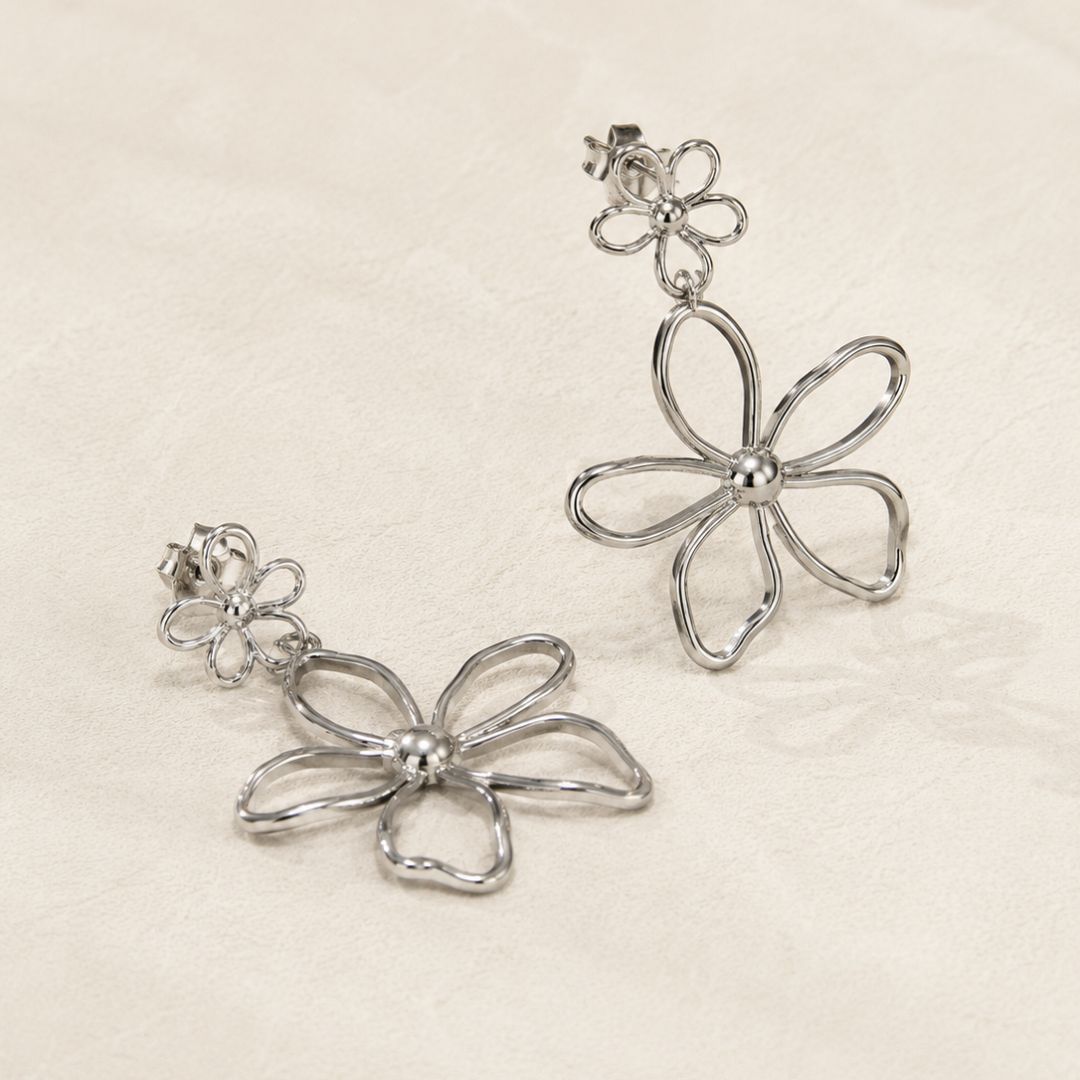 Pendientes Flor Dorada con diseño floral colgante